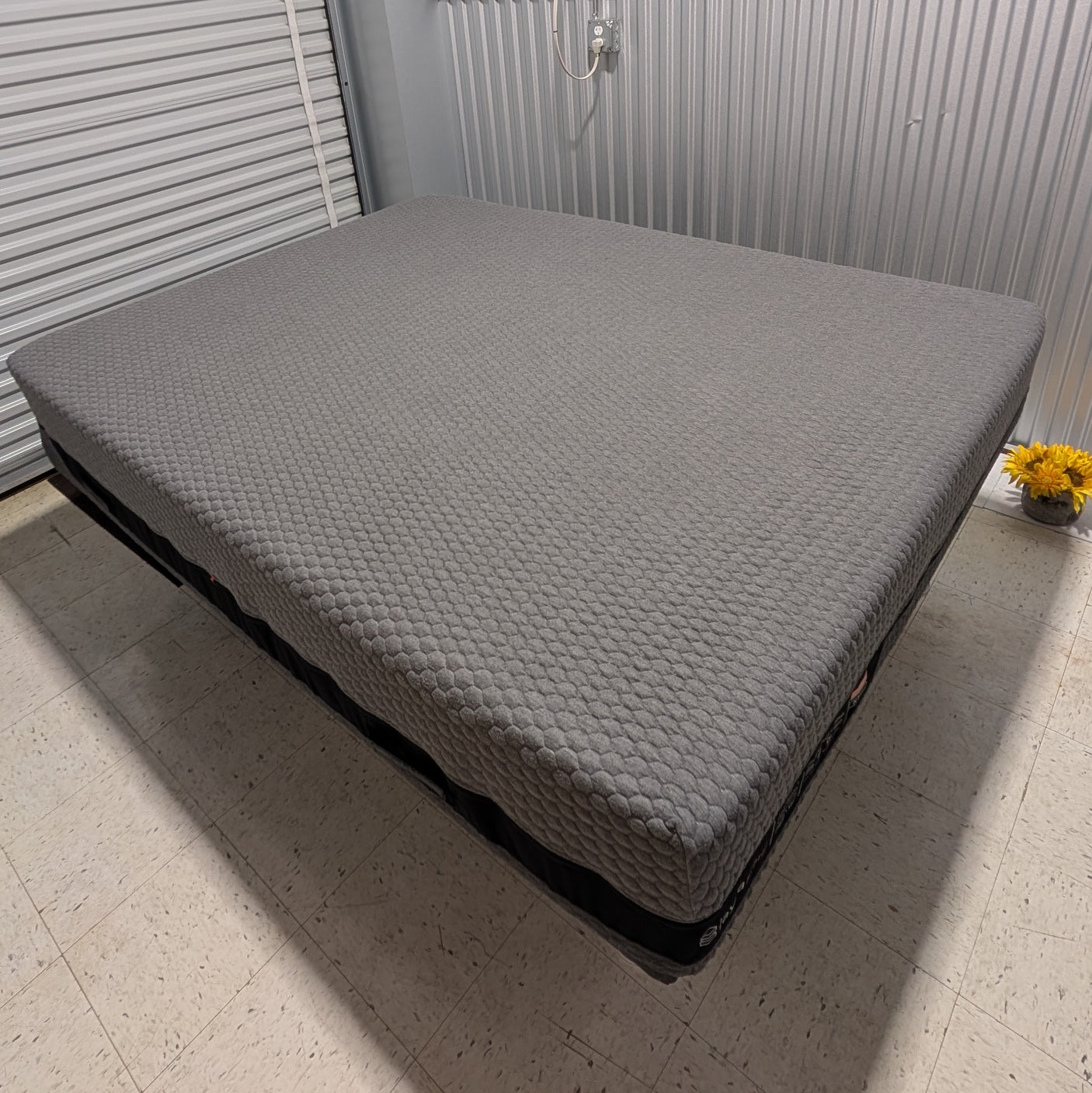 Layla Hybrid Flippable 13" Mattress, Soft & Firm Option - Chicago Outlet