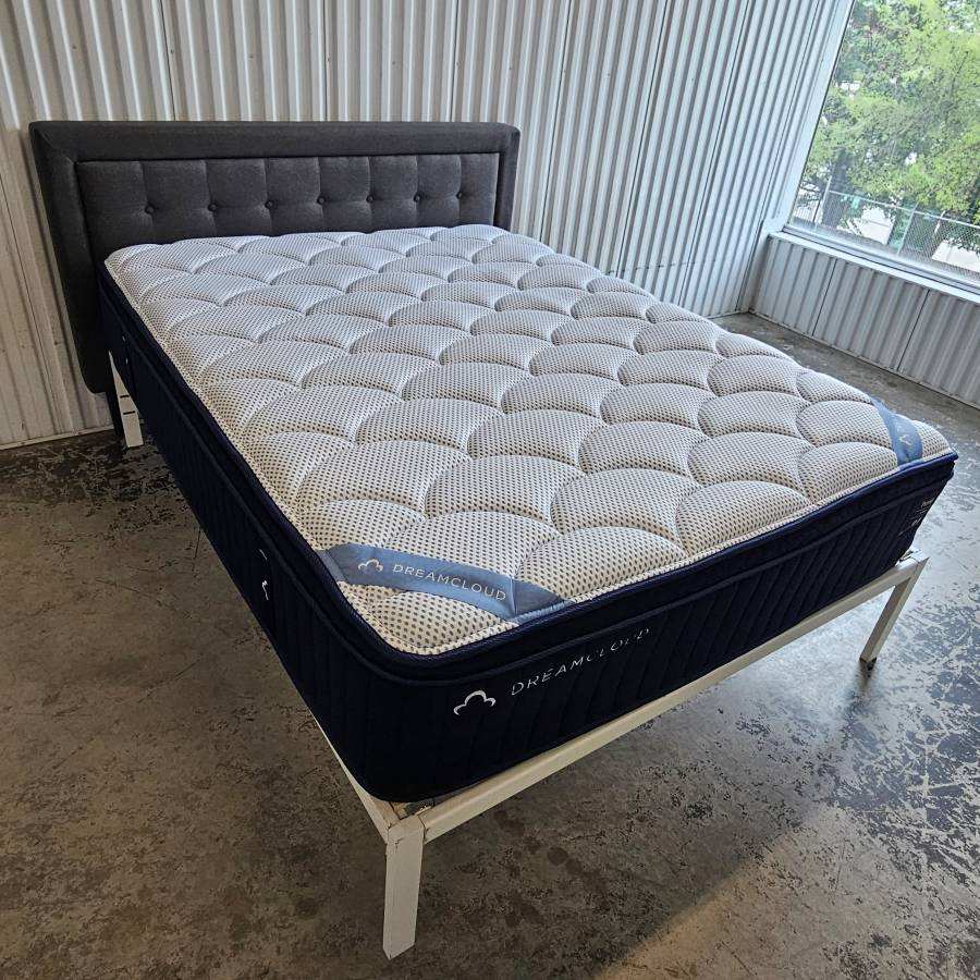 DreamCloud Mattresses in Chicago