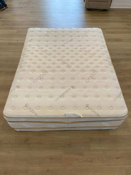 Saatva Classic, 11.5" Queen Firm Mattress | Local (Outlet)
