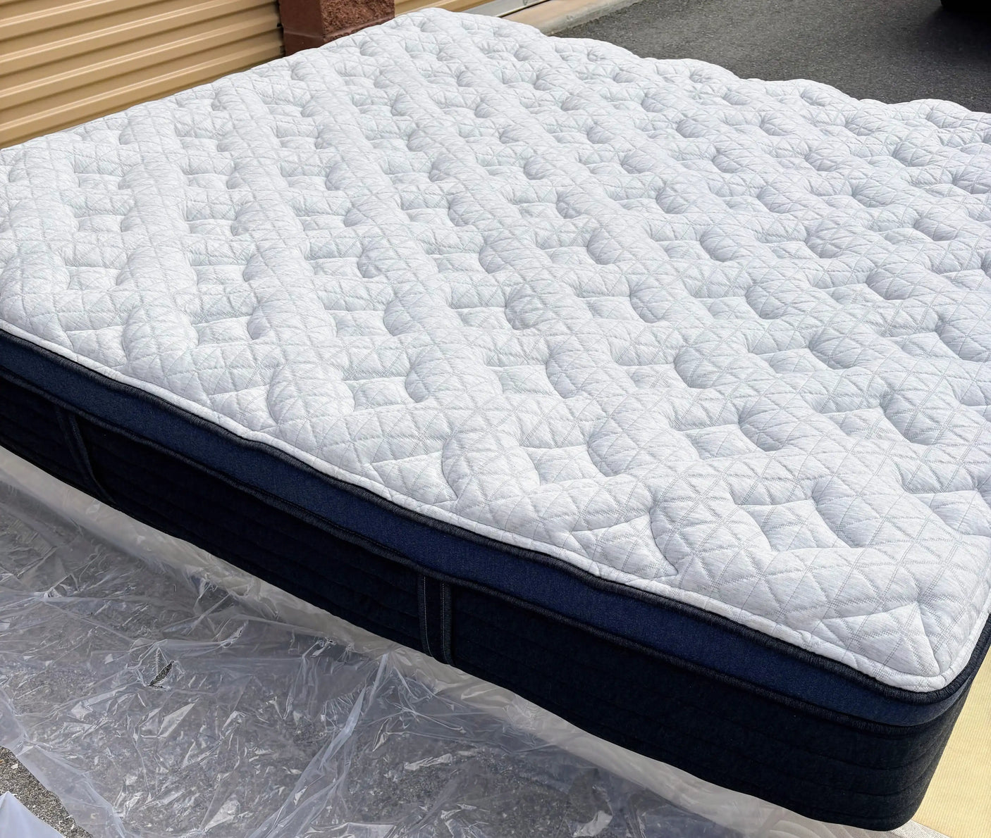 Helix Midnight Luxe 13.5" Mattress