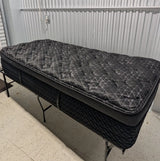 Helix Midnight Elite 16” Luxury Hybrid – Like New | Chicago Pickup / Delivery