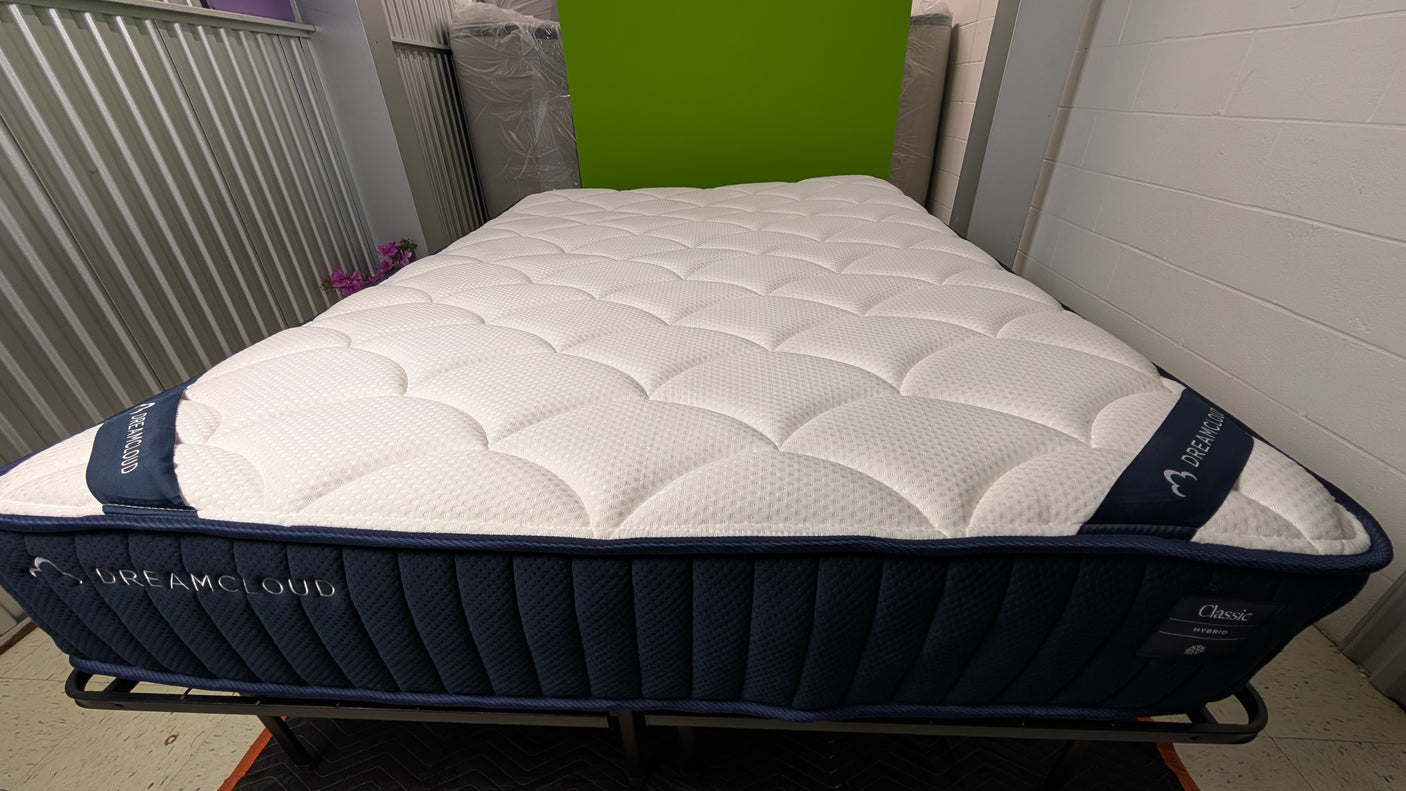 The DreamCloud, Classic Hybrid Queen Mattress | Local (Outlet)