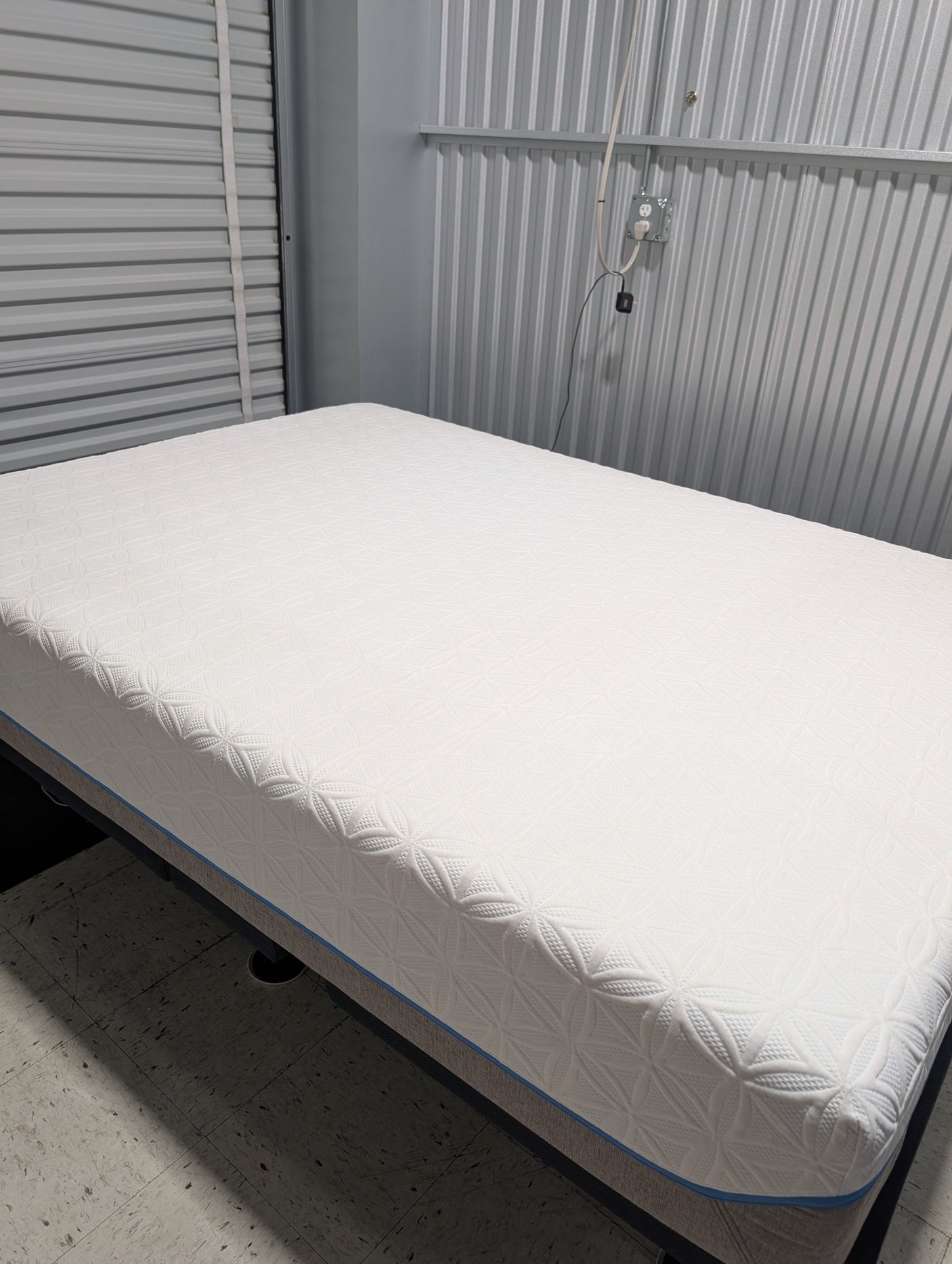 Tempur Cloud Supreme Breeze + Adjustable Base with Massage