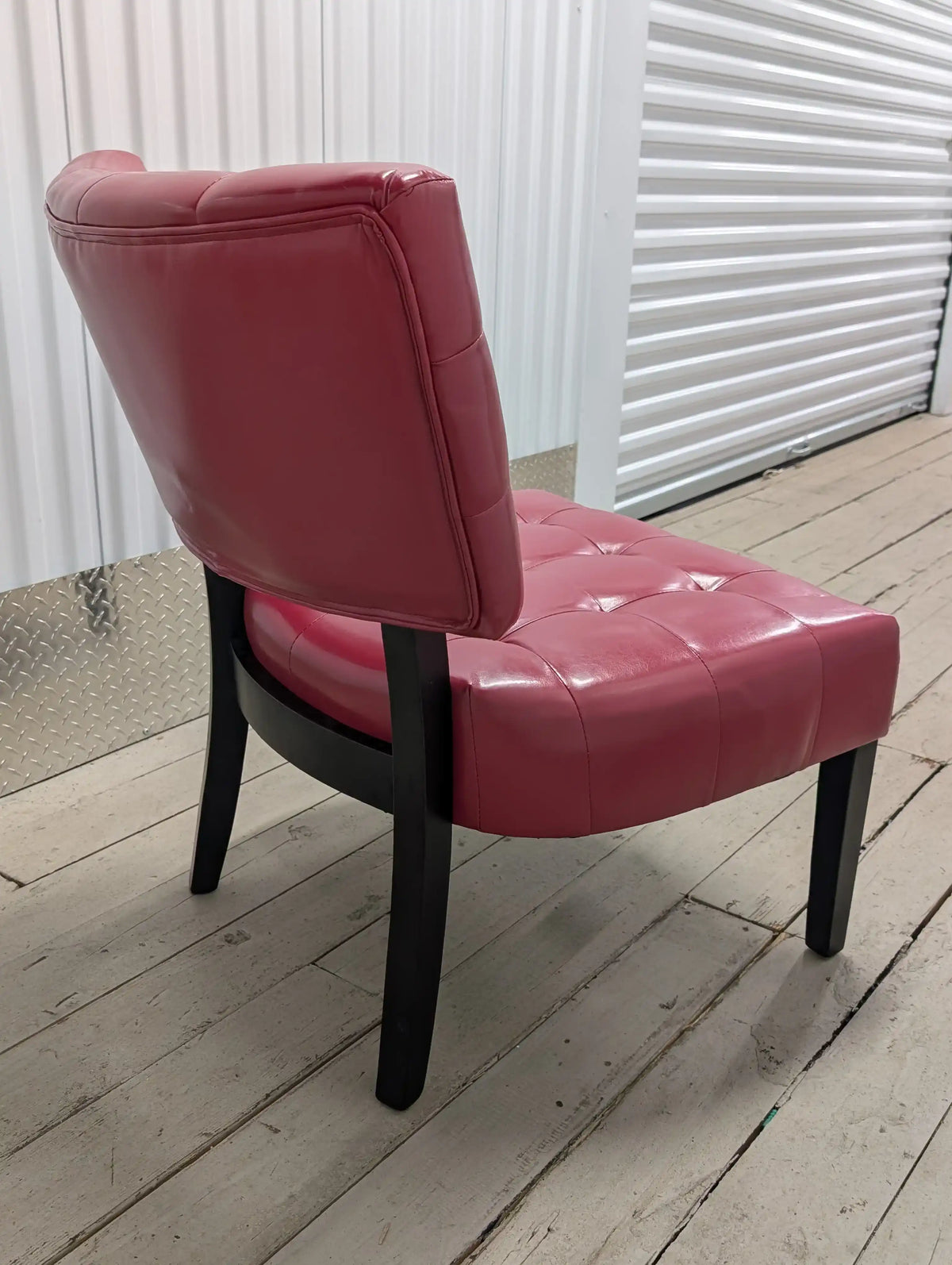 Roundhill Furniture Blended Leather Tufted Accent Chair with Oversized Seating, Red