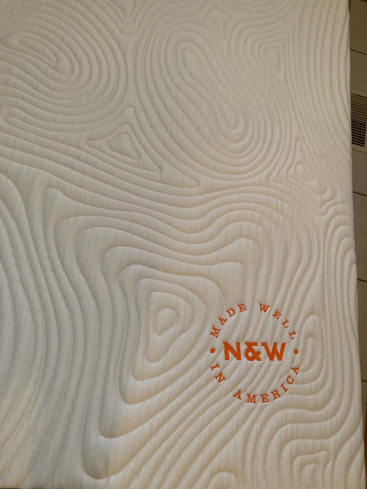 Nest + Wild Original Memory Foam Mattress, Queen — Like New