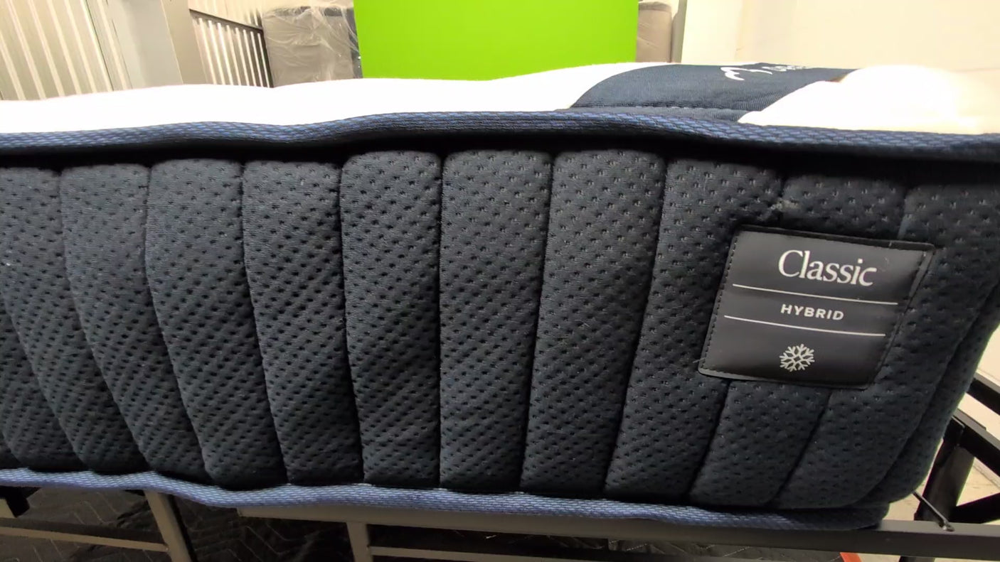 The DreamCloud, Classic Hybrid Queen Mattress | Local (Outlet)