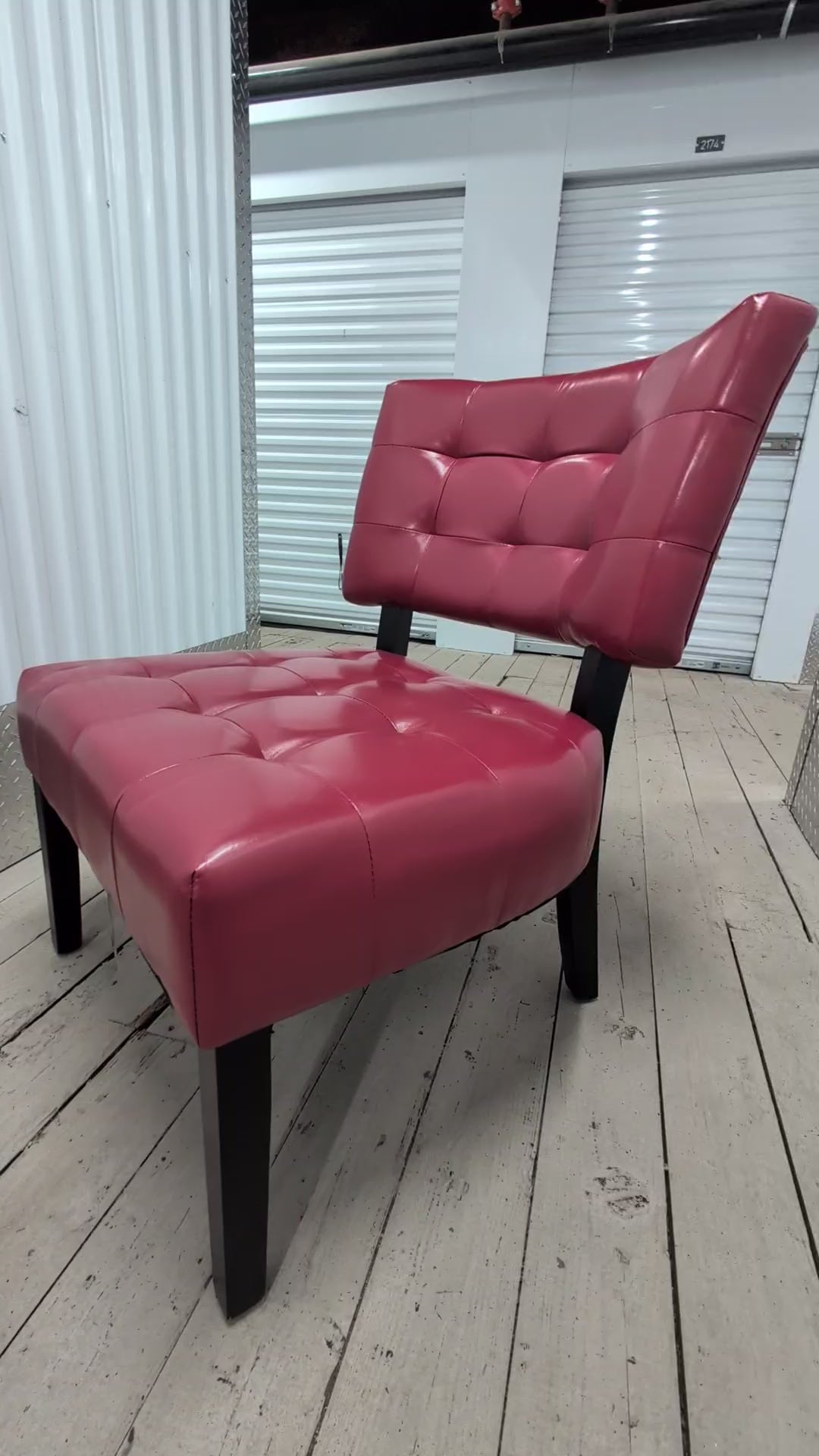 Roundhill Furniture Blended Leather Tufted Accent Chair with Oversized Seating, Red